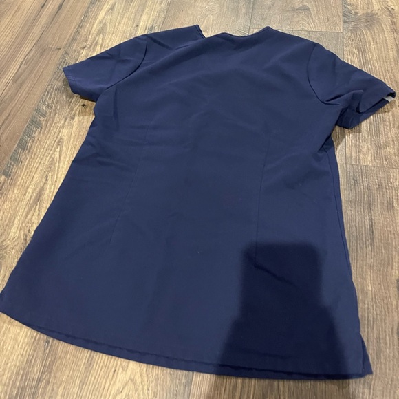 FIGS scrub top - Picture 2 of 4